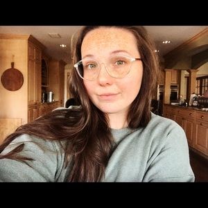 Meet your Posher, Cassandra